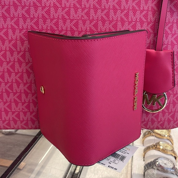 MICHAEL KORS
Medium Crossgrain Leather Wallet
Electric Pink 
NWT - Picture 15 of 16